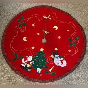 🎄🌟HP🌟VTG 1990s 3D Appliqué Santa & Friends Red Velveteen Christmas Tree Skirt